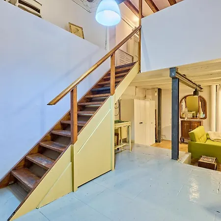 Espacio Completo En El Centro De * Barcelona